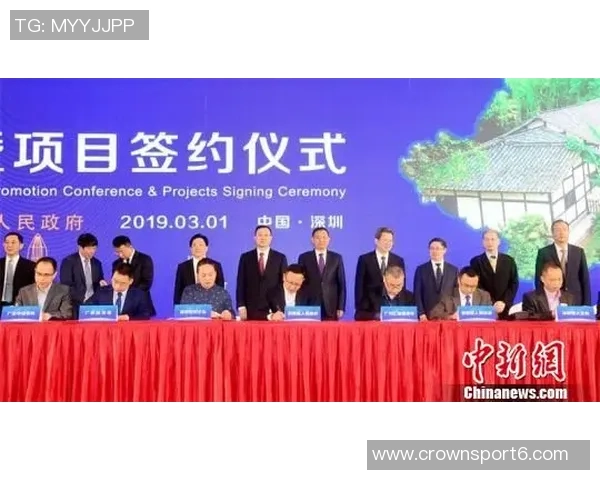 周定洋正式加盟深圳新鹏城完成与俱乐部签约仪式