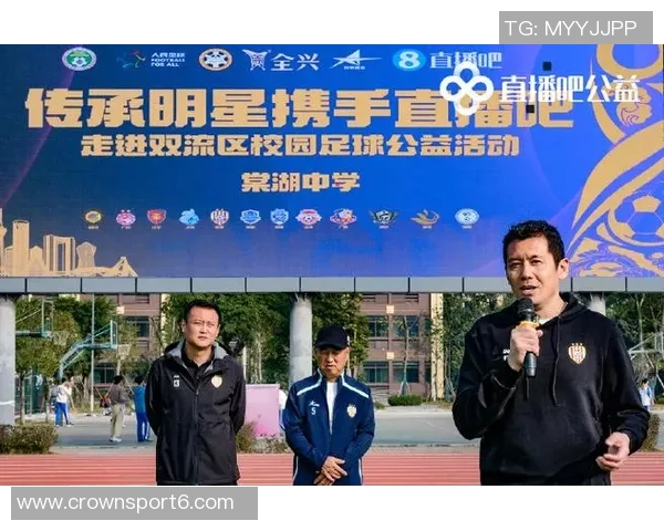 直播吧公益活动走进成都校园杨晨徐亮携手共筑体育梦想