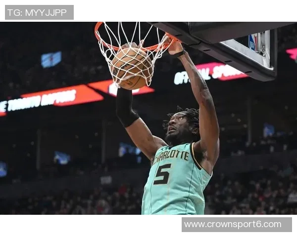 季前赛迎战湖人太阳队晒出布克马威帅气登机照引发关注